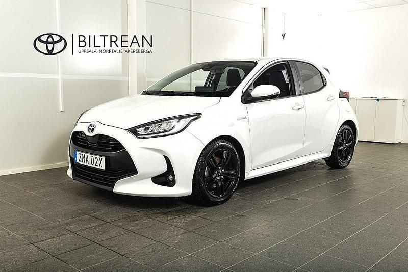 Begagnad Toyota Yaris 2021 Vit Halvkombi