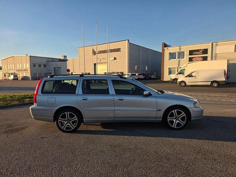 Begagnad Volvo V70 Dynamic 140 HK (102 kW) 2006 Ljusgrå Kombi