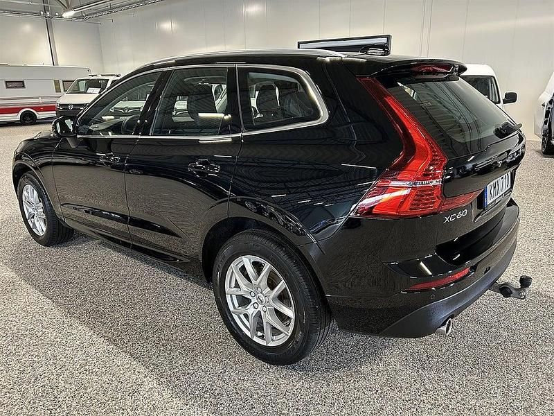 Begagnad Volvo XC60 Momentum 197 HK (144 kW) 2021 Svart med klarlack SUV