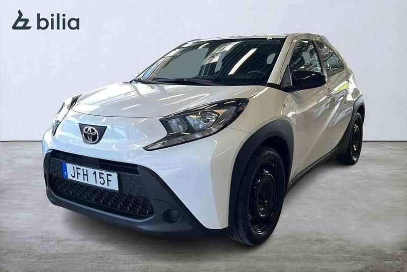 Vit Begagnad 2022 Toyota Aygo Play Halvkombi | 169 900 kr (Marknadspris) - Bild 1/1