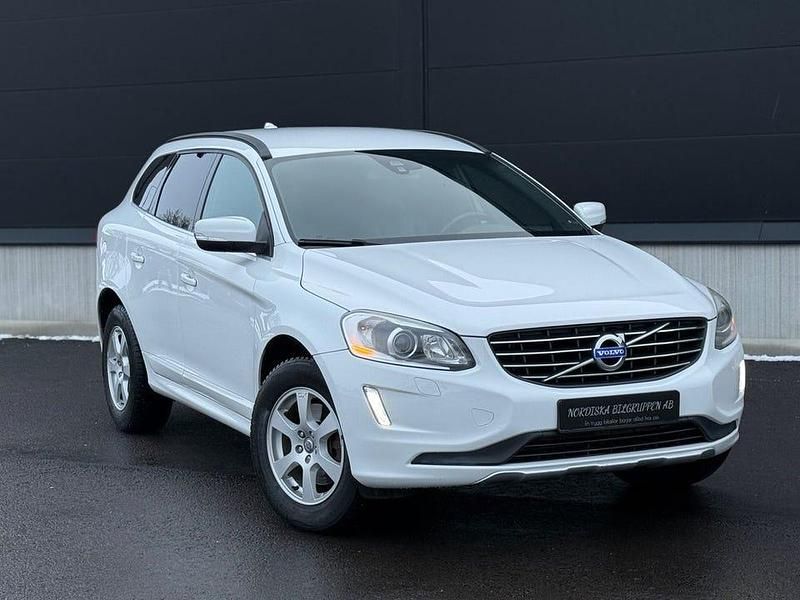 Begagnad Volvo XC60 Momentum 163 HK (119 kW) 2013 Vit SUV