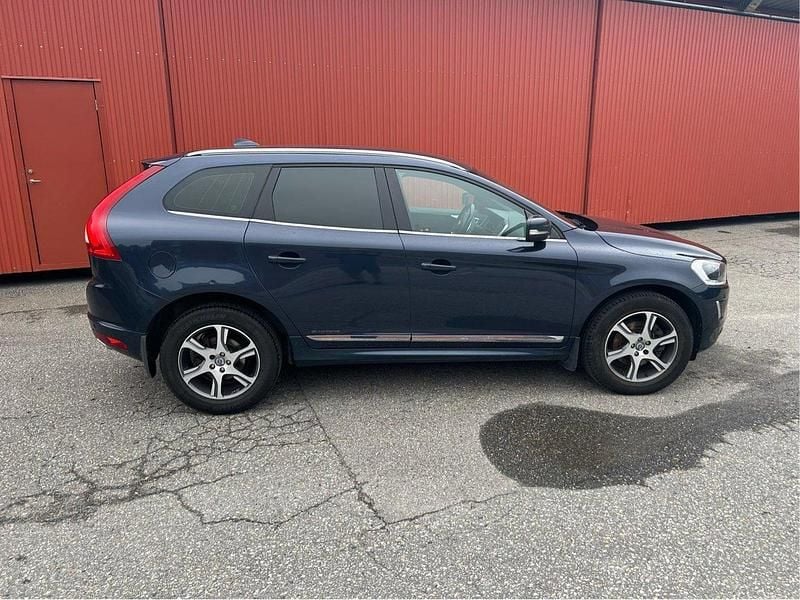 Blå Begagnad 2015 Volvo XC60 Summum SUV | 155 000 kr (Bra pris) - Bild 1/4
