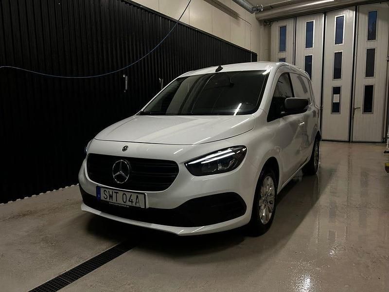Vit Begagnad 2023 Mercedes Citan 110 Van | 260 000 kr (Marknadspris) - Bild 1/4
