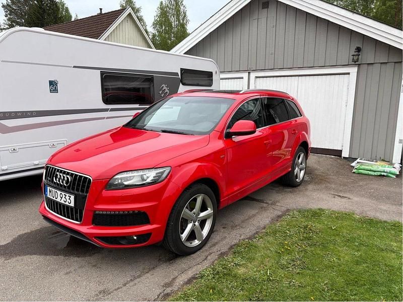Röd Begagnad 2012 Audi Q7 S-Line SUV | 215 000 kr (Marknadspris) - Bild 1/4