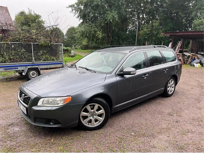 Grå Begagnad 2011 Volvo V70 Momentum Kombi | 49 999 kr (Superpris) - Bild 1/4