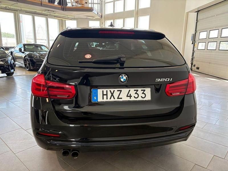 Begagnad BMW 320 M Sport 184 HK (135 kW) 2018 Svart Kombi