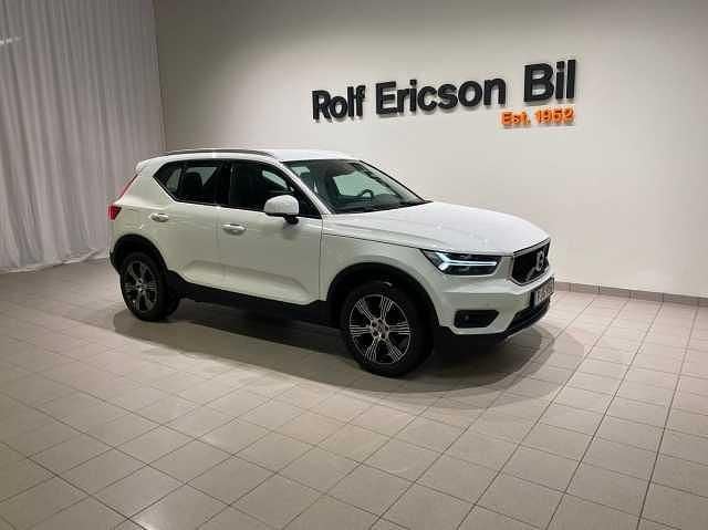 Vit Begagnad 2020 Volvo XC40 Momentum SUV | 279 500 kr (Marknadspris) - Bild 1/4