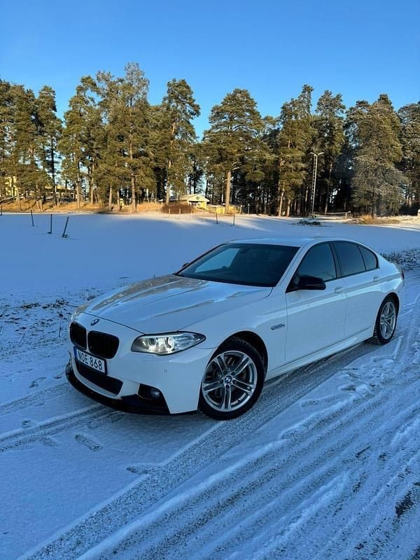 Begagnad 2015 BMW 520 Sedan | 138 000 kr (Lite dyr) - Bild 1/4
