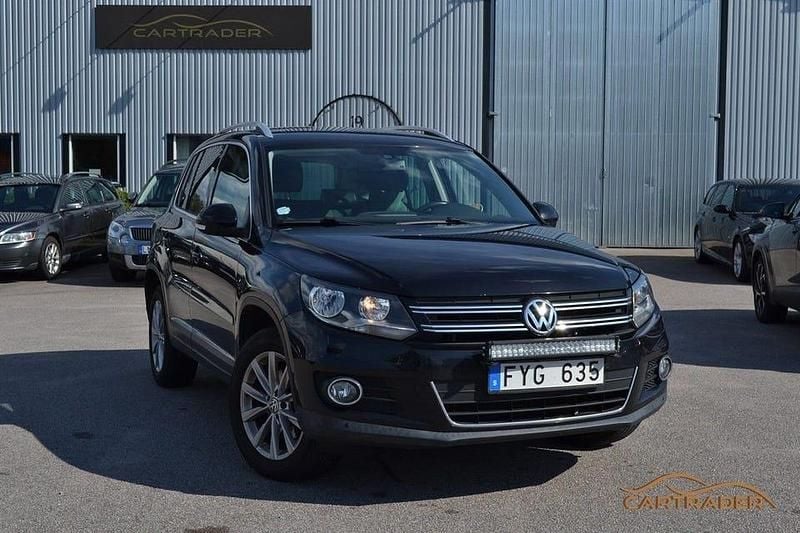 Svart Begagnad 2014 VW Tiguan Sport SUV | 139 900 kr (Marknadspris) - Bild 1/4