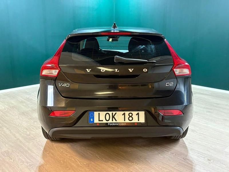 Begagnad Volvo V40 Kinetic 120 HK (88 kW) 2015 Svart Kombi