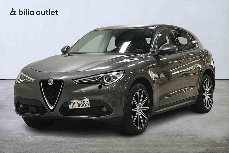 Grå Begagnad 2017 Alfa Romeo Stelvio SUV | 229 900 kr - Bild 1/1
