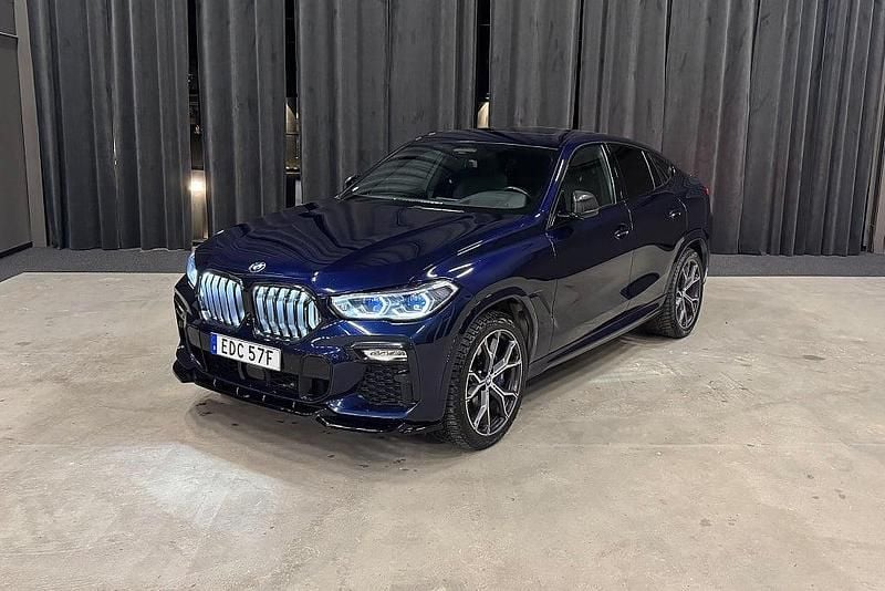 Blå Begagnad 2020 BMW X6 M50 Shadowline SUV | 719 900 kr (Bra pris) - Bild 1/4