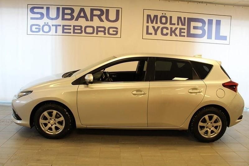Begagnad Toyota Auris Active 116 HK (85 kW) 2017 Silver Kombi