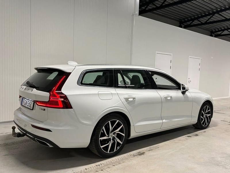 Begagnad Volvo V60 Inscription 392 HK (288 kW) 2020 Vit Kombi