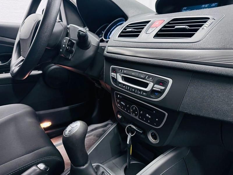 Begagnad Renault Mégane III 90 HK (66 kW) 2010 Blå Halvkombi