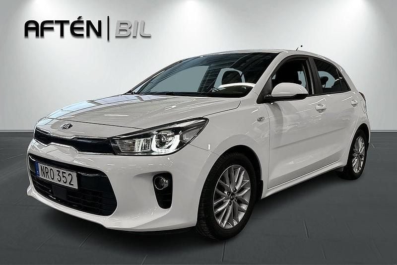 Vit Begagnad 2018 Kia Rio Sedan | 149 000 kr (Bra pris) - Bild 1/3