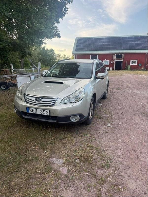 Gul Begagnad 2010 Subaru Outback SUV | 7 000 kr - Bild 1/4
