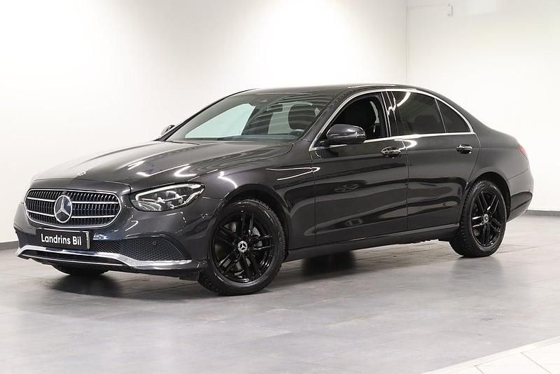 Grå Begagnad 2022 Mercedes E220 Avantgarde Sedan | 399 000 kr (Superpris) - Bild 1/4