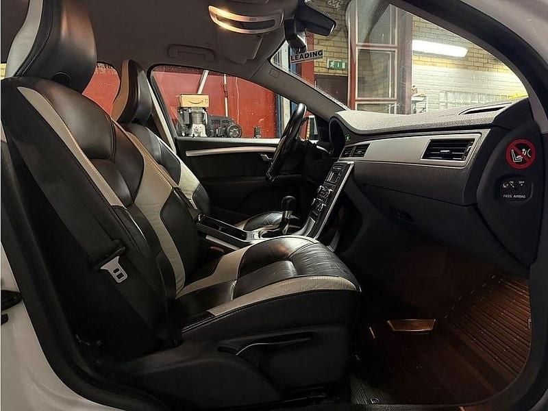 Begagnad Volvo V70 R-Design 231 HK (169 kW) 2011 Vit Kombi