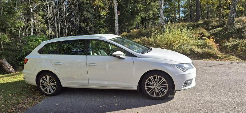 Vit Begagnad 2017 Seat Leon ST XCELLENCE Kombi | 139 000 kr (Marknadspris) - Bild 1/4