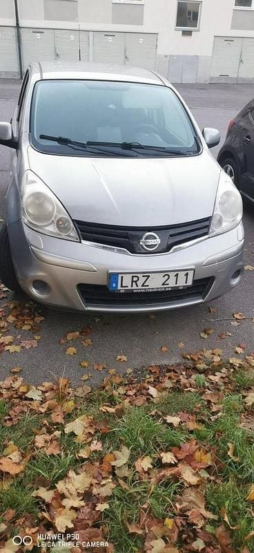 Silver Begagnad 2011 Nissan Note Minibuss | 27 000 kr (Bra pris) - Bild 1/4