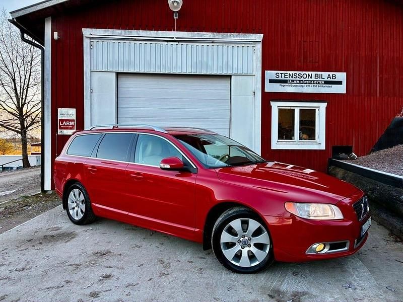 Röd Begagnad 2007 Volvo V70 Summum Kombi | 69 500 kr (Dyr) - Bild 1/4