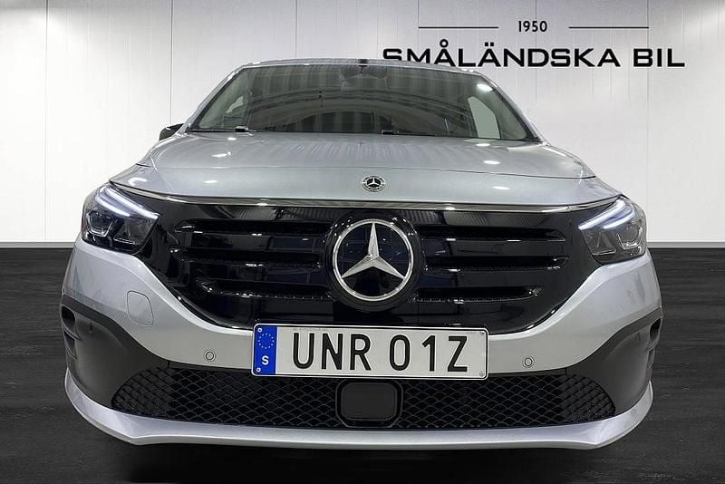 Begagnad Mercedes EQT200 90 kW (123 HK) 2023 Silver Minibuss