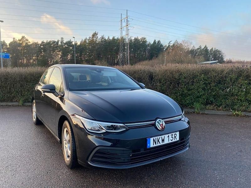 Begagnad 2021 VW Golf VIII Halvkombi | 190 000 kr (Marknadspris) - Bild 1/4