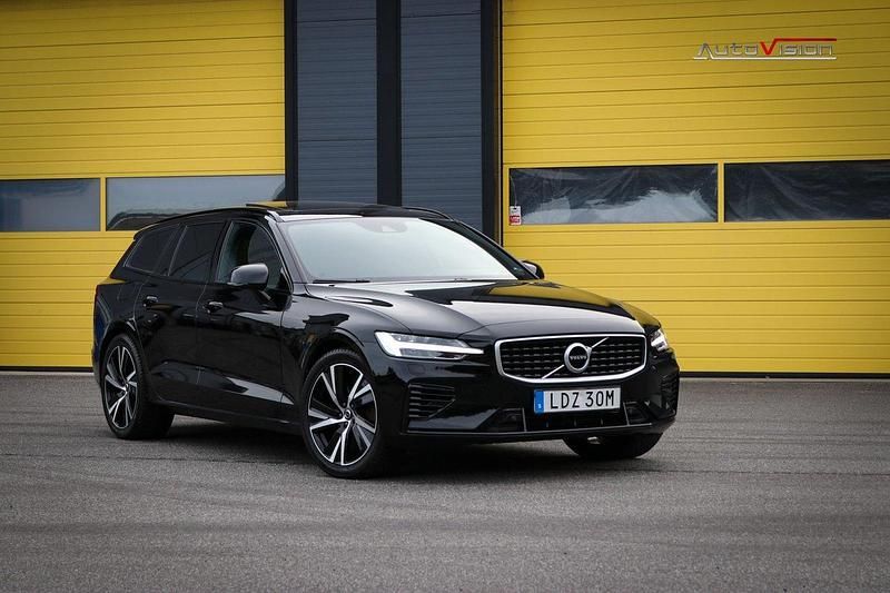 Svart Begagnad 2019 Volvo V60 R-Design Kombi | 349 900 kr (Marknadspris) - Bild 1/4