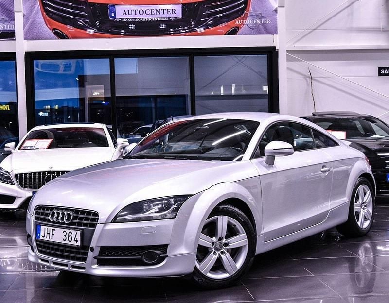 Silver Begagnad 2006 Audi TT Comfort Sportkupé | 69 900 kr (Lite dyr) - Bild 1/4