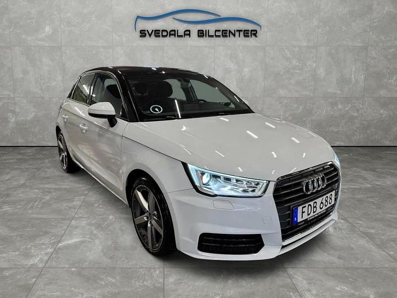 Vit Begagnad 2015 Audi A1 Sportback Sport Halvkombi | 139 902 kr (Marknadspris) - Bild 1/4