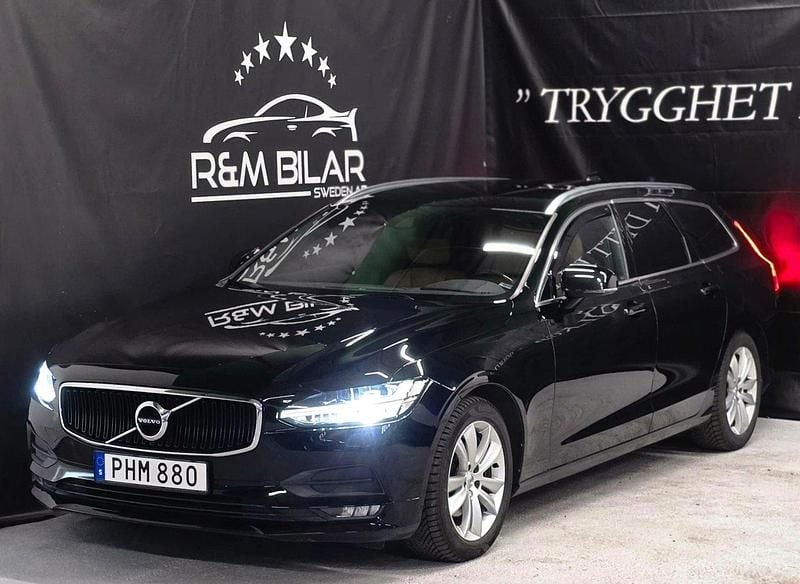 Svart Begagnad 2017 Volvo V90 Momentum Kombi | 184 800 kr (Marknadspris) - Bild 1/4
