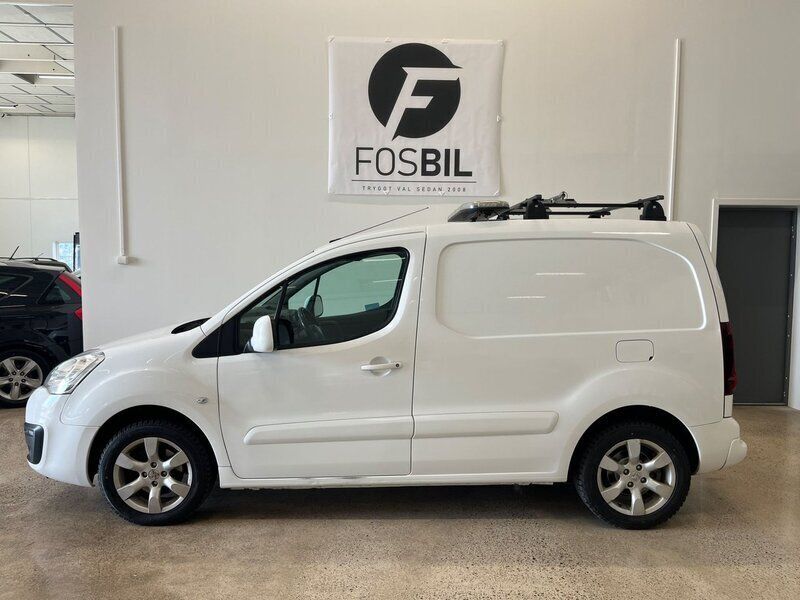 Vit Begagnad 2016 Peugeot Partner Minibuss | 89 900 kr (Marknadspris) - Bild 1/4