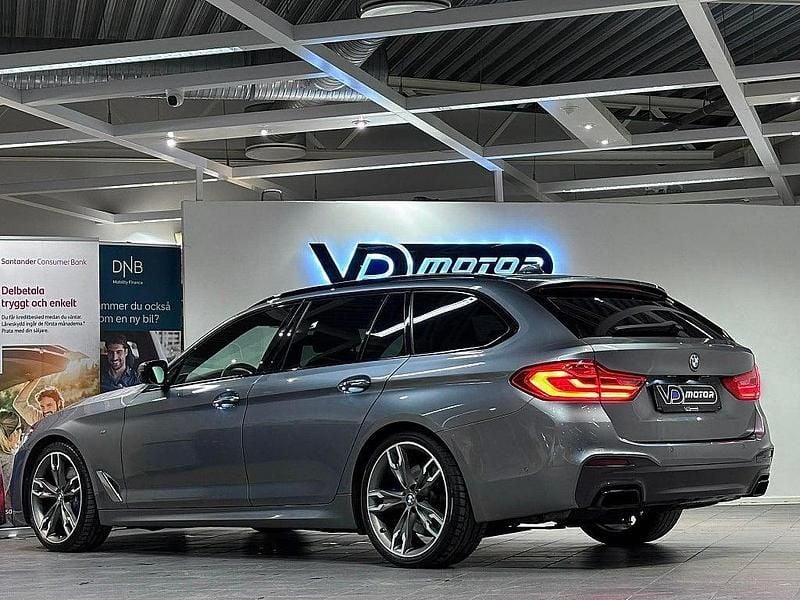 Begagnad BMW M550 Comfort Edition 400 HK (294 kW) 2018 Mörkgrå Sedan