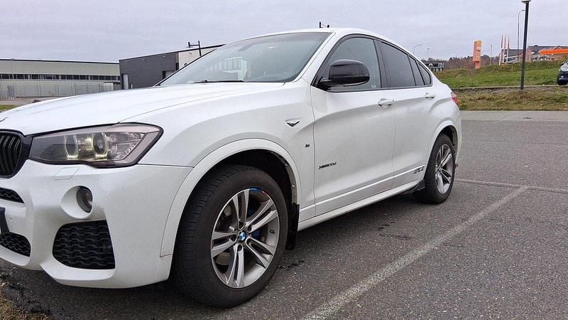 Vit Begagnad 2015 BMW X4 M Sport SUV | 210 000 kr (Marknadspris) - Bild 1/4
