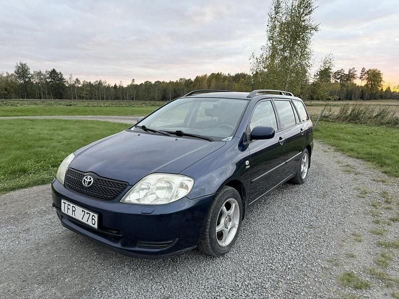 Blå Begagnad 2002 Toyota Corolla Kombi | 19 500 kr (Bra pris) - Bild 1/4