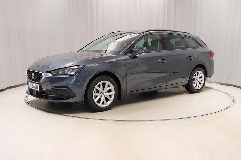Grå Begagnad 2024 Seat Leon ST Kombi | 224 800 kr (Marknadspris) - Bild 1/4