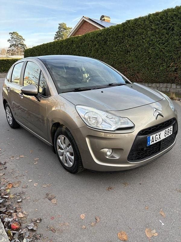 Brun Begagnad 2010 Citroën C3 Halvkombi | 35 000 kr (Marknadspris) - Bild 1/4