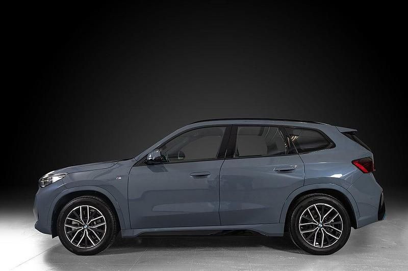 Begagnad BMW iX1 M Sport 230 kW (313 HK) 2022 Mörkgrå SUV