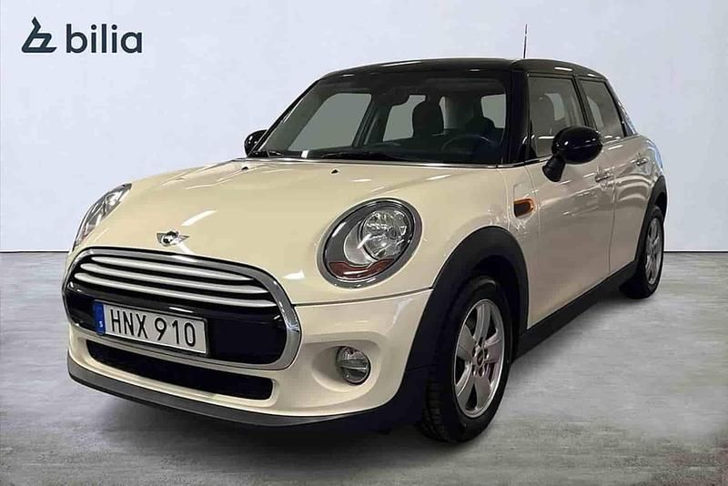 Vit Begagnad 2015 Mini Cooper Halvkombi | 134 900 kr - Bild 1/1
