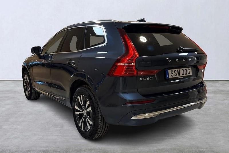 Begagnad Volvo XC60 Core 355 HK (261 kW) 2023 Blå SUV