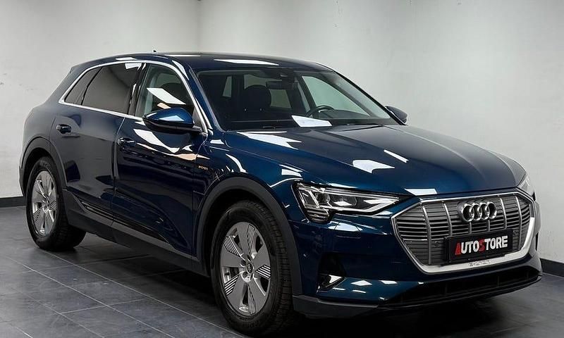 Begagnad Audi e-tron 230 kW (313 HK) 2020 Blå SUV