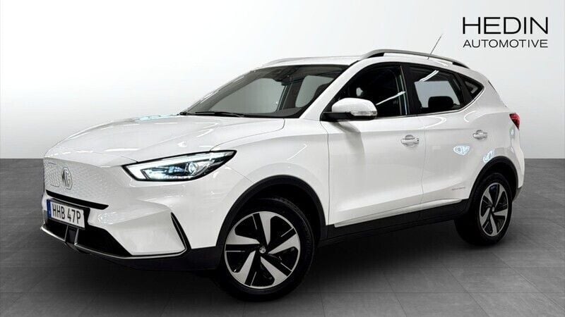 Vit (white) Begagnad 2022 MG ZS Comfort Sedan | 239 900 kr (Bra pris) - Bild 1/4