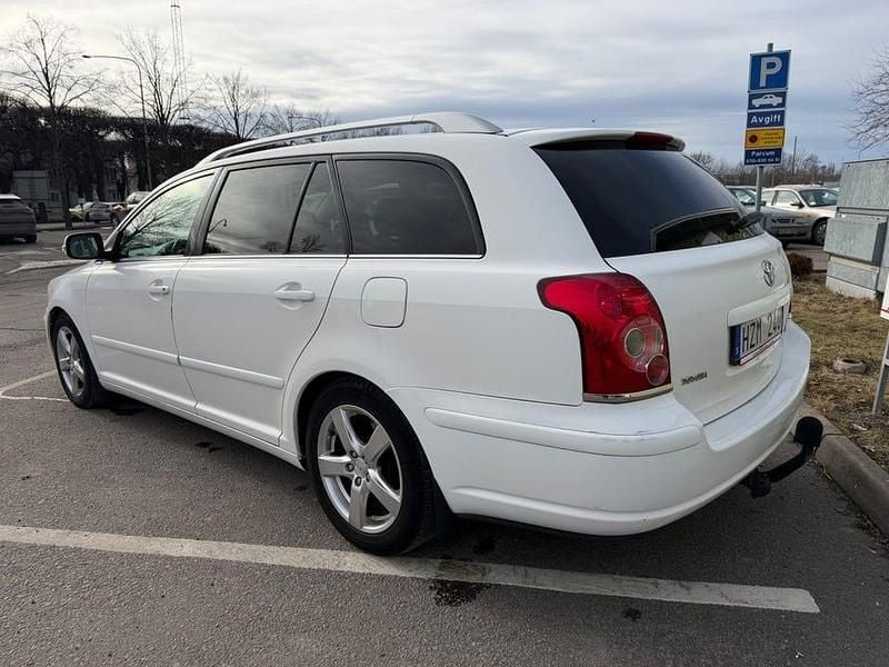 Begagnad Toyota Avensis 126 HK (92 kW) 2008 Vit Kombi