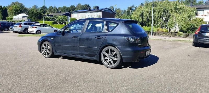 Svart Begagnad 2008 Mazda 3 Halvkombi | 65 000 kr (Marknadspris) - Bild 1/4