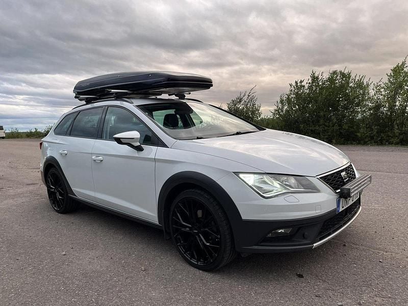 Vit Begagnad 2019 Seat Leon X-Perience 4Drive Kombi | 169 000 kr (Marknadspris) - Bild 1/4