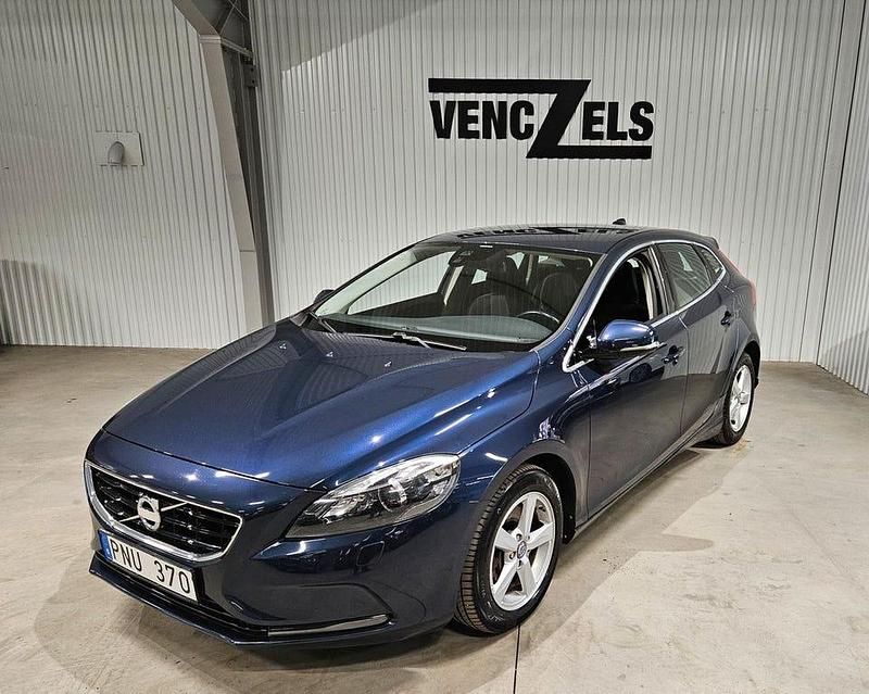 Blå (blå metallic) Begagnad 2012 Volvo V40 Momentum Kombi | 129 000 kr (Marknadspris) - Bild 1/4