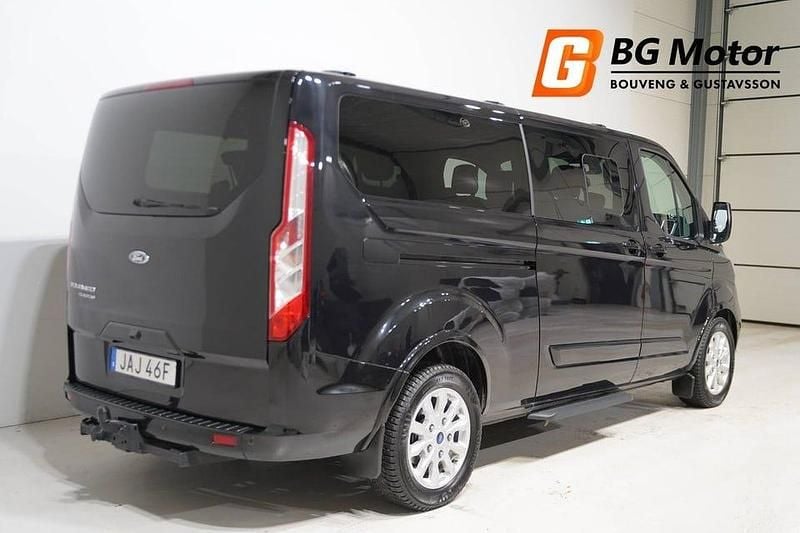 Begagnad Ford Tourneo Custom 170 HK (125 kW) 2023 Svart Van
