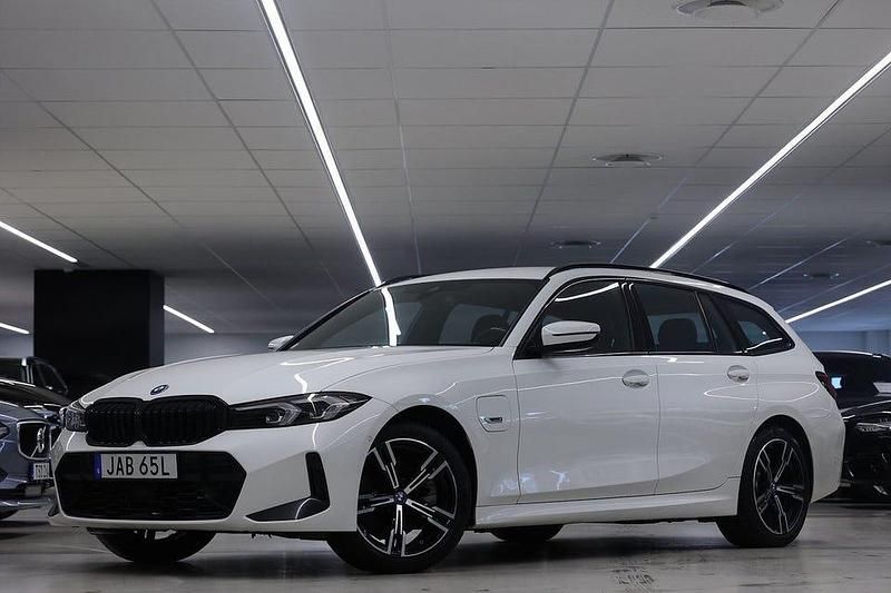 Begagnad BMW 330 M Sport 292 HK (214 kW) 2023 Vit Kombi