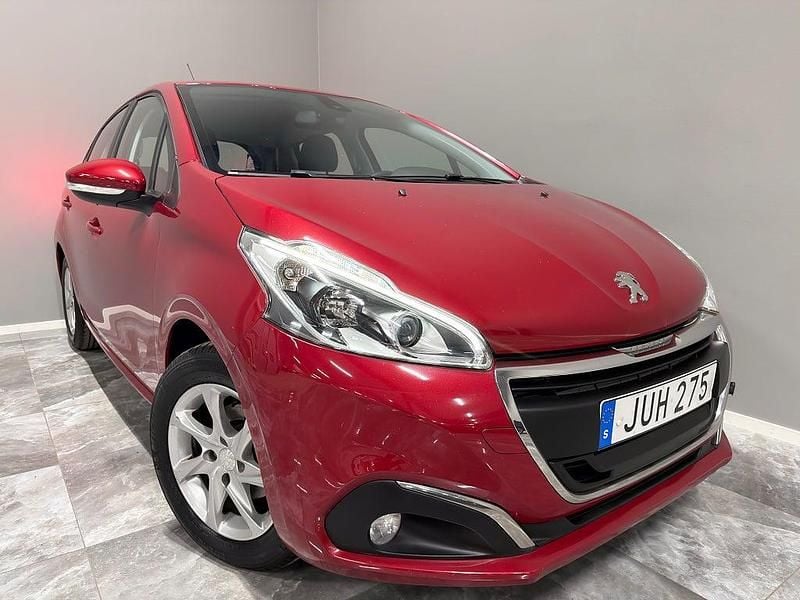 Begagnad Peugeot 208 82 HK (60 kW) 2015 Röd Halvkombi